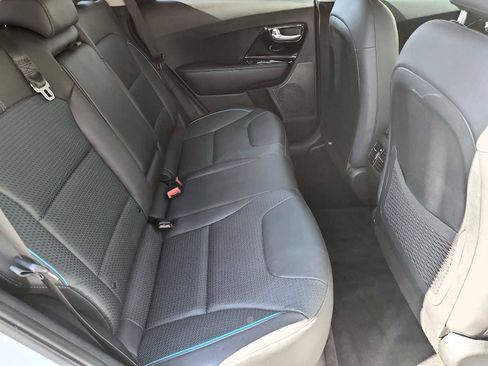 Used 2022 Kia Niro EX Premium w/ Cold Weather Package image 17