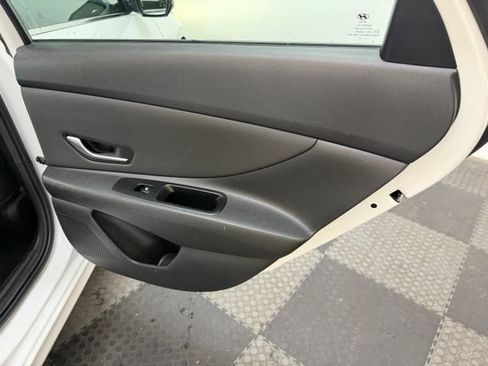 Certified 2023 Hyundai Elantra Limited FWD image 39