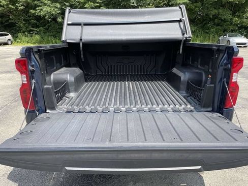 Used 2023 Chevrolet Silverado 1500 LT AWD/4WD image 18