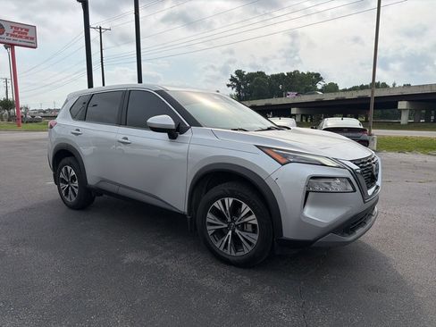 Used 2023 Nissan Rogue SV FWD image 2