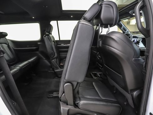 Used 2022 Jeep Wagoneer Series III w/ Premium Group I image 30