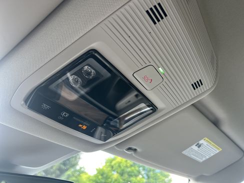 Used 2026 Volkswagen Atlas SE FWD image 11