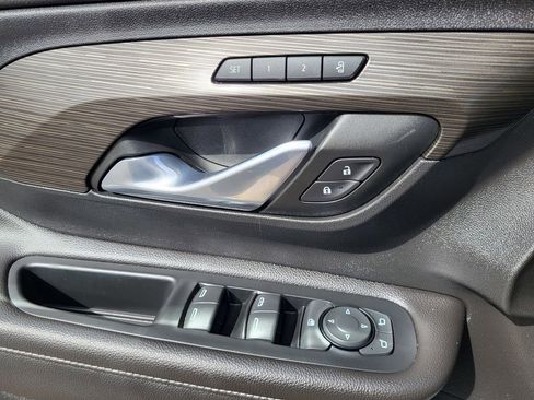 Used 2022 GMC Terrain SLT image 16