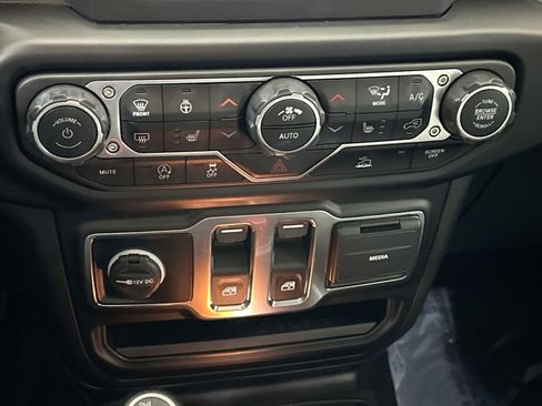 Used 2022 Jeep Wrangler Sport S image 26