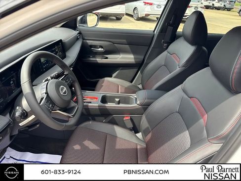 New 2025 Nissan Kicks SR image 22