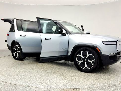 Used 2023 Rivian R1S Adventure image 10