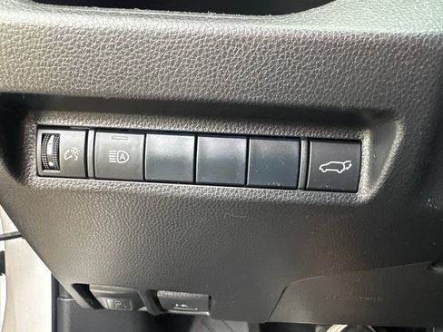 Used 2019 Toyota RAV4 XLE Premium FWD image 11