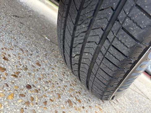 Used 2025 Toyota Highlander XLE image 9