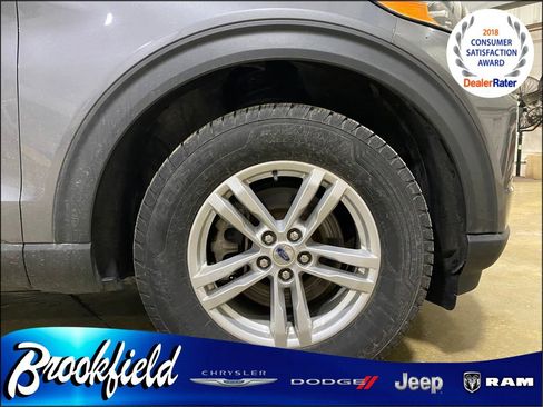 Used 2022 Ford Explorer XLT image 9