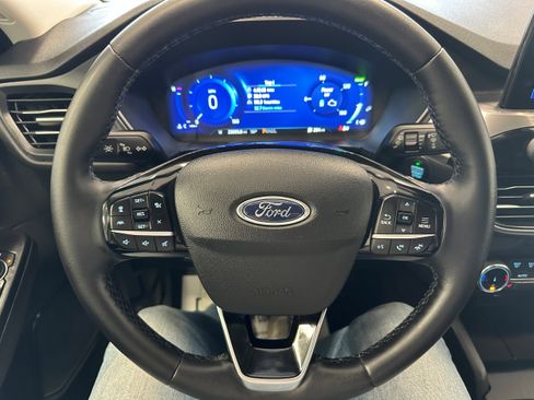 Used 2022 Ford Escape Titanium image 23