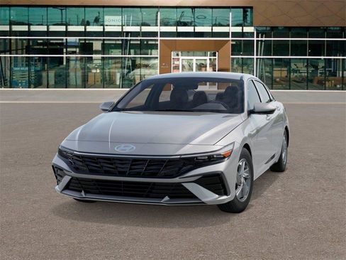 New 2026 Hyundai Elantra SE image 6
