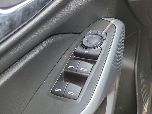 Used 2025 Chevrolet Trax RS w/ Sunroof Package FWD image 13