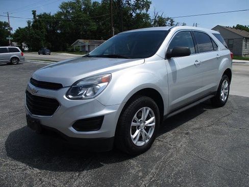Used 2017 Chevrolet Equinox LS AWD/4WD image 2