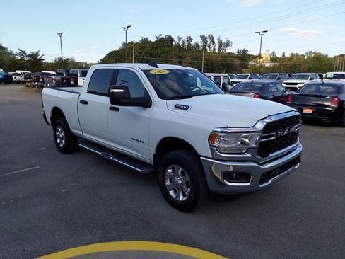 Used 2024 RAM 2500 Big Horn AWD/4WD image 4