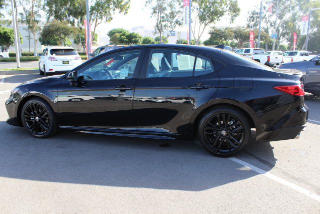 Certified 2025 Toyota Camry SE FWD image 7
