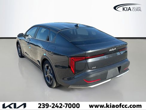 New 2025 Kia K4 LXS image 3