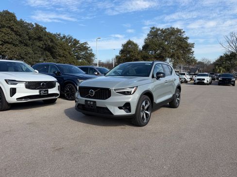New 2026 Volvo XC40 B5 Plus w/ Protection Package Premier image 2