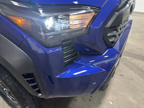 Used 2024 Toyota Tacoma TRD Off-Road image 38