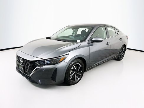 Used 2024 Nissan Sentra SV image 3