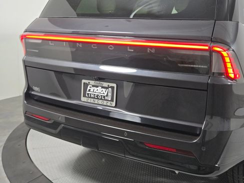 New 2027 Lincoln Navigator Premiere AWD/4WD image 5