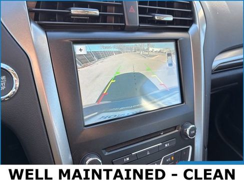 Used 2017 Ford Fusion SE w/ Fusion SE Technology Package image 12