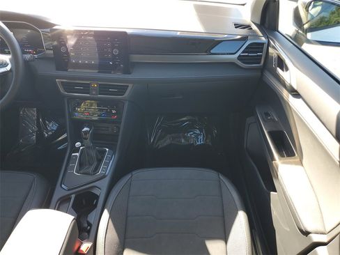 Certified 2025 Volkswagen Taos SE image 14