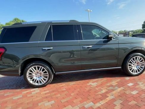 Used 2023 Ford Expedition Limited RWD image 2