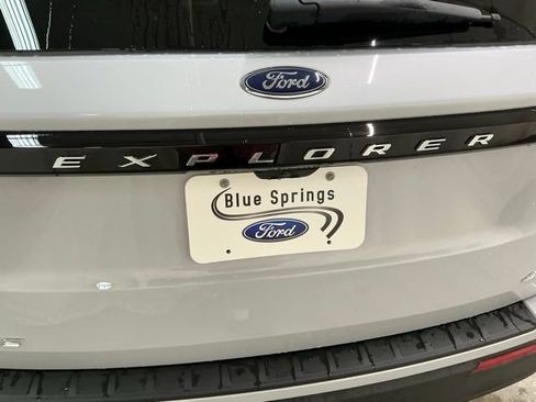 New 2026 Ford Explorer Active AWD/4WD image 5