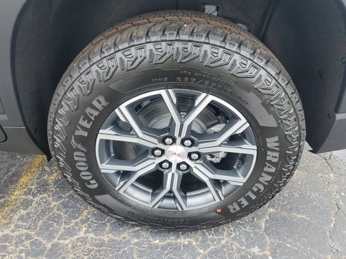 New 2026 GMC Acadia AT4 image 7
