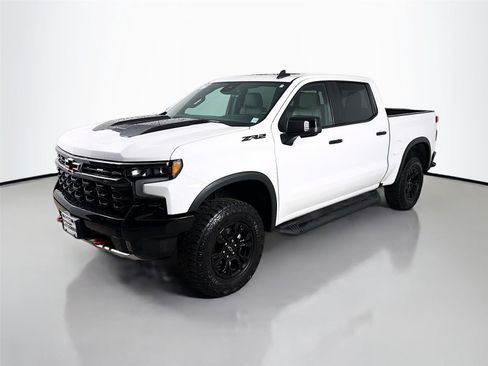 Used 2024 Chevrolet Silverado 1500 ZR2 w/ Technology Package image 4
