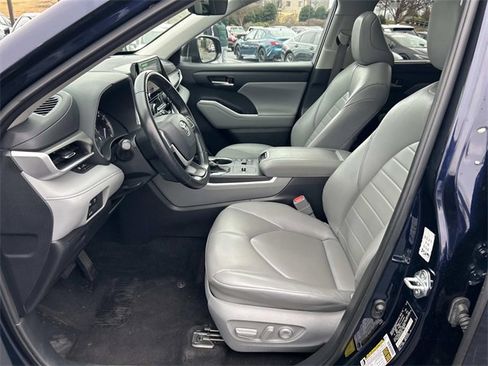 Used 2023 Toyota Highlander XLE image 22