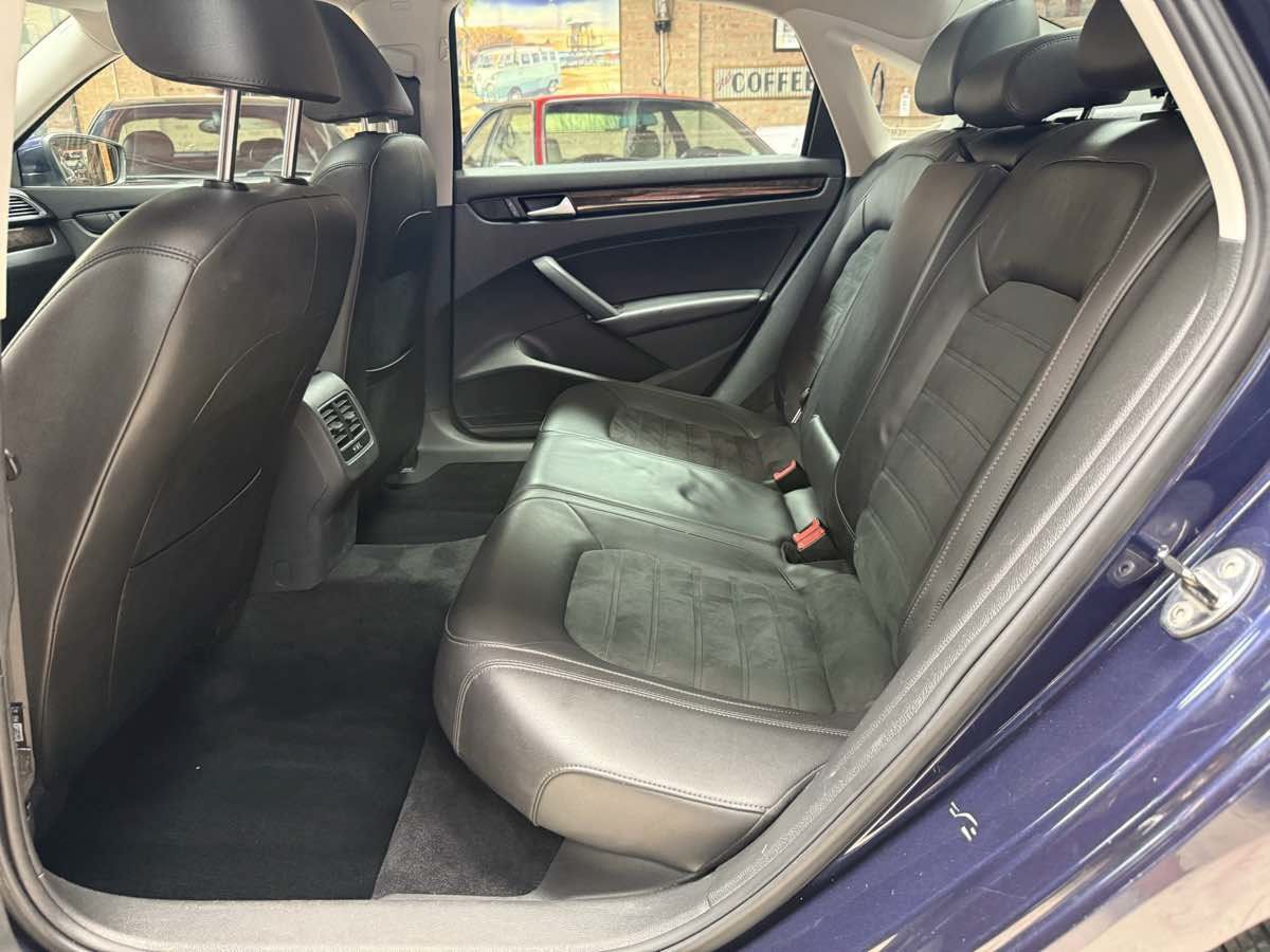 Used 2014 Volkswagen Passat TDI SEL Premium FWD image 23