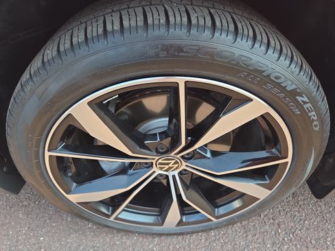 Used 2024 Volkswagen Tiguan SEL R-Line AWD/4WD image 12