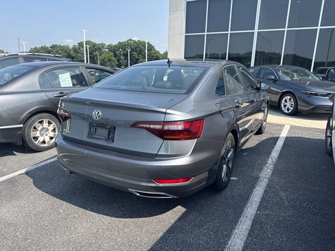 Used 2019 Volkswagen Jetta R-Line FWD image 3
