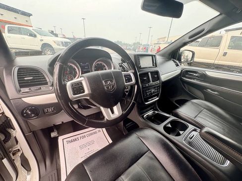 Used 2018 Dodge Grand Caravan GT FWD image 12