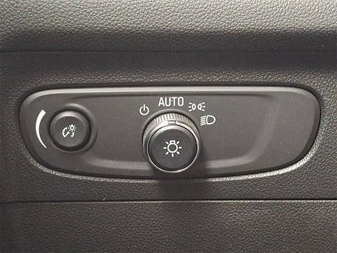 Used 2023 Buick Envision Essence image 22