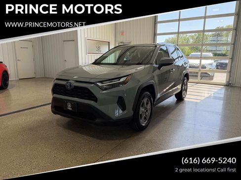 Used 2022 Toyota RAV4 XLE AWD/4WD image 1
