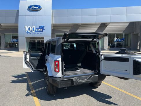 Used 2024 Ford Bronco Outer Banks AWD/4WD image 11