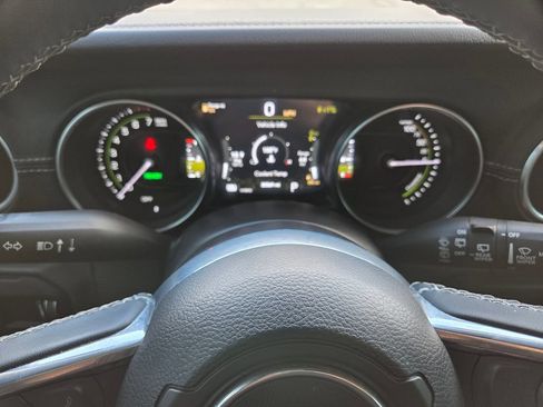 Used 2023 Jeep Wrangler Unlimited Sahara AWD/4WD image 15