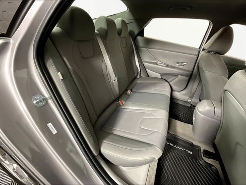 Used 2025 Hyundai Elantra SE image 24