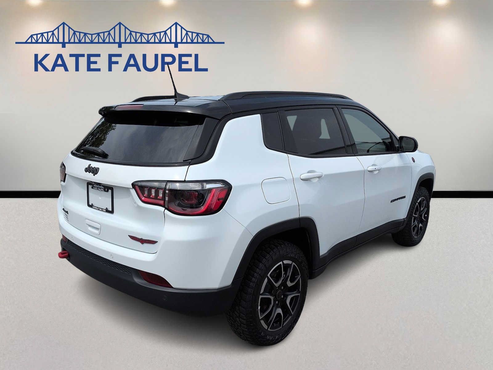 Used 2025 Jeep Compass Trailhawk AWD/4WD image 7