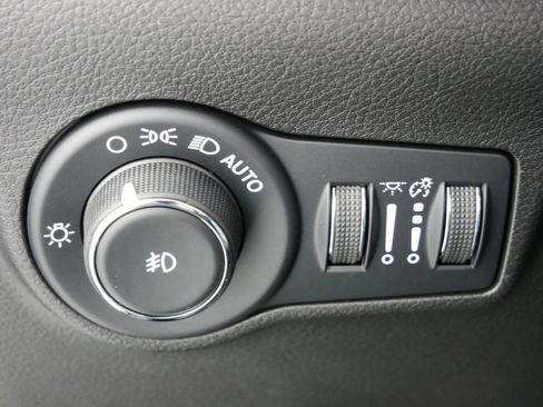 Used 2024 Jeep Compass Latitude w/ Convenience Group image 30