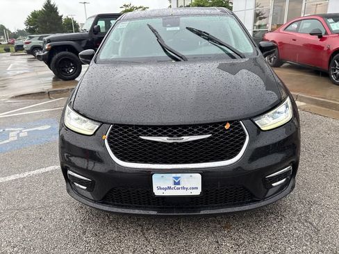 Used 2023 Chrysler Pacifica Touring-L FWD image 9