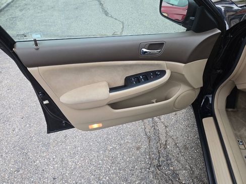 Used 2004 Honda Accord LX image 15