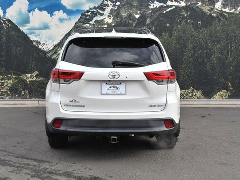 Used 2019 Toyota Highlander XLE w/ Carpet Mat Package (TMS) image 10