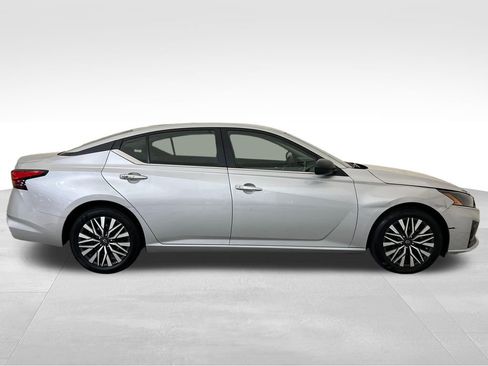Used 2024 Nissan Altima 2.5 SV FWD image 7