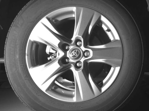 Used 2025 Toyota RAV4 XLE image 12