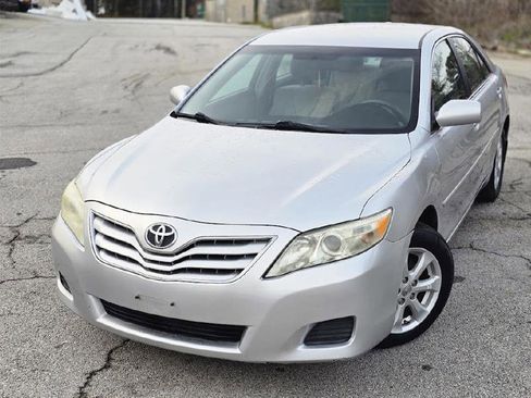 Used 2011 Toyota Camry LE w/ LE Extra-Value Pkg image 2