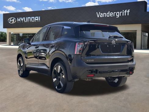 Used 2025 Nissan Kicks SR w/ SR Premium Package image 11