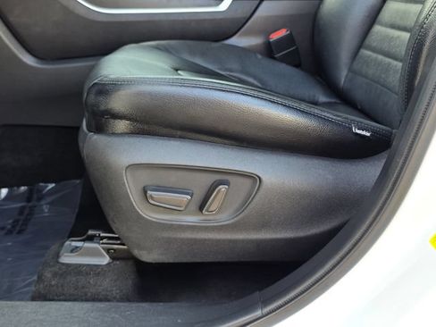 Used 2022 Toyota Highlander L FWD image 15